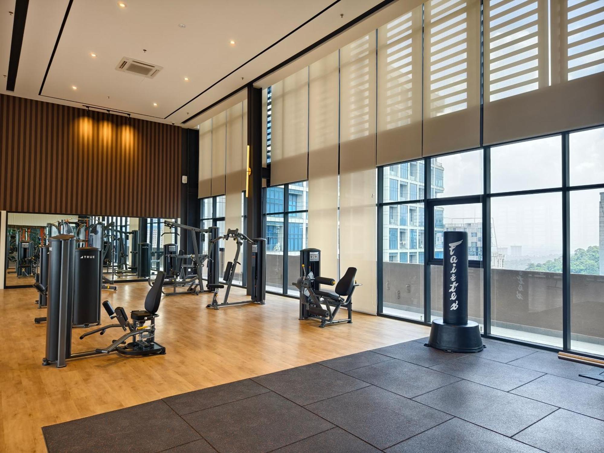 Mossaz Suites Empire City By Starwood 페탈링자야 외부 사진